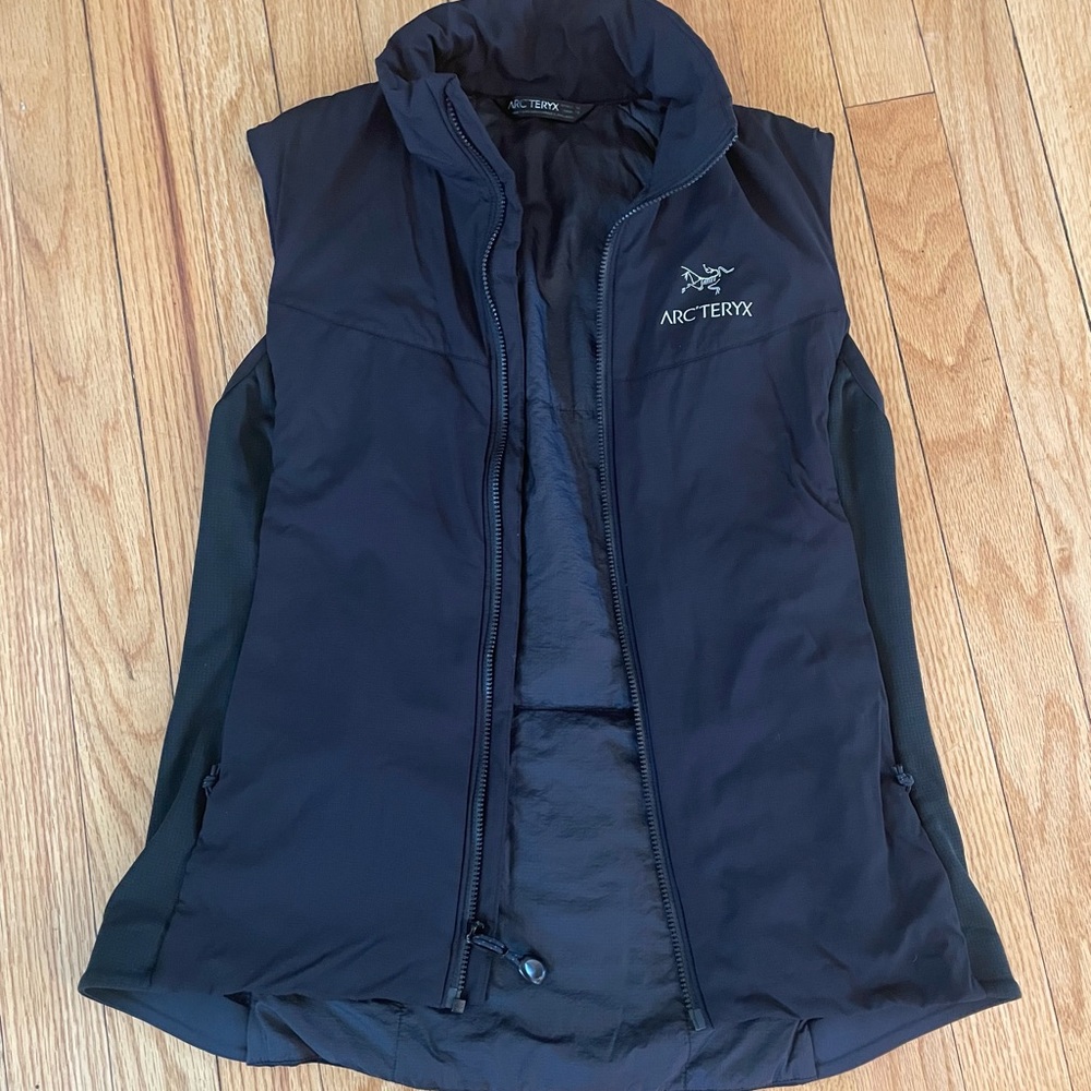 Arcteryx women’s atom vest.